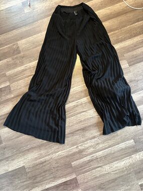 Forever 21 Black Pleated Wide-Leg Palazzo Pants